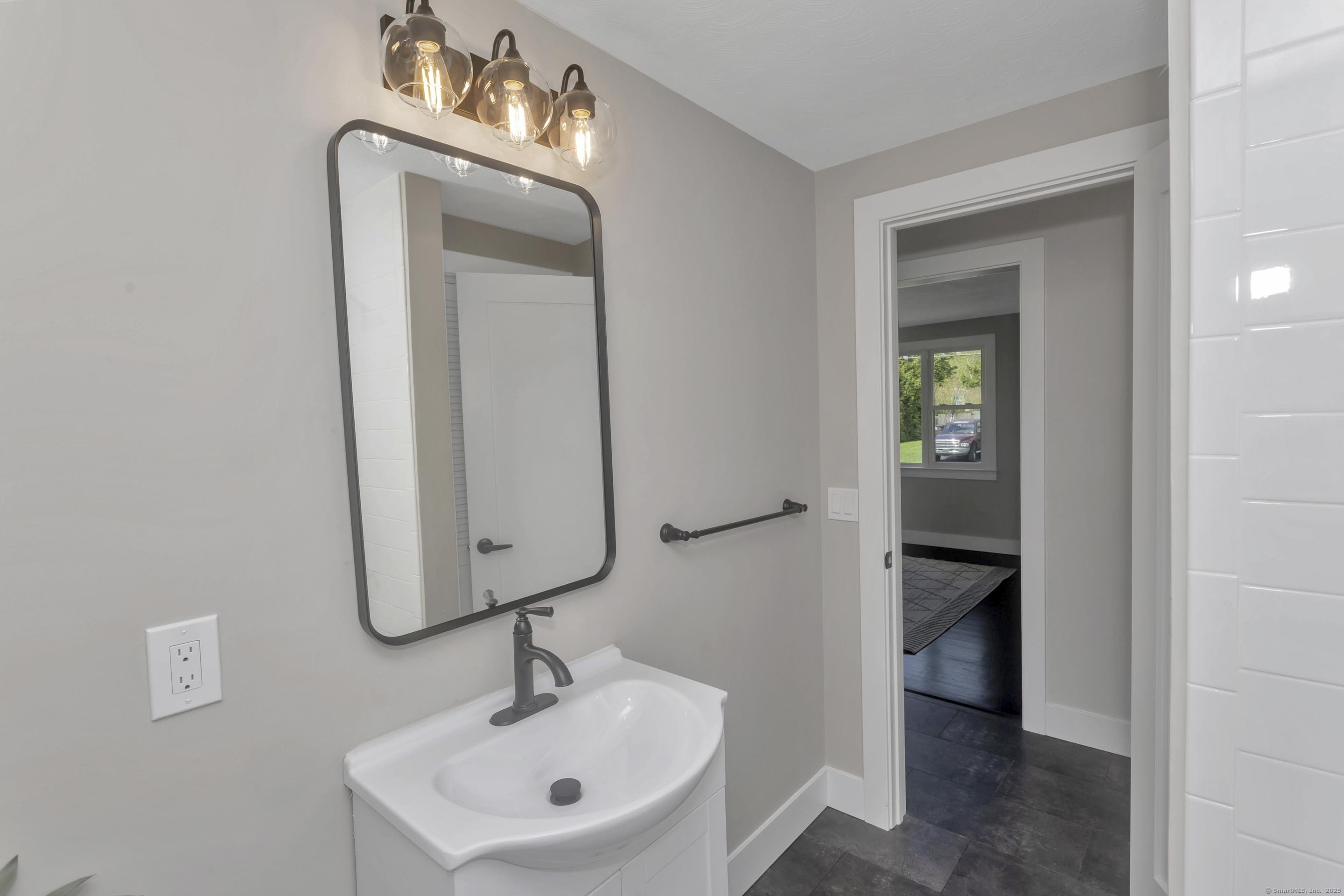 37 Litchfield Drive, Enfield, Connecticut image 12
