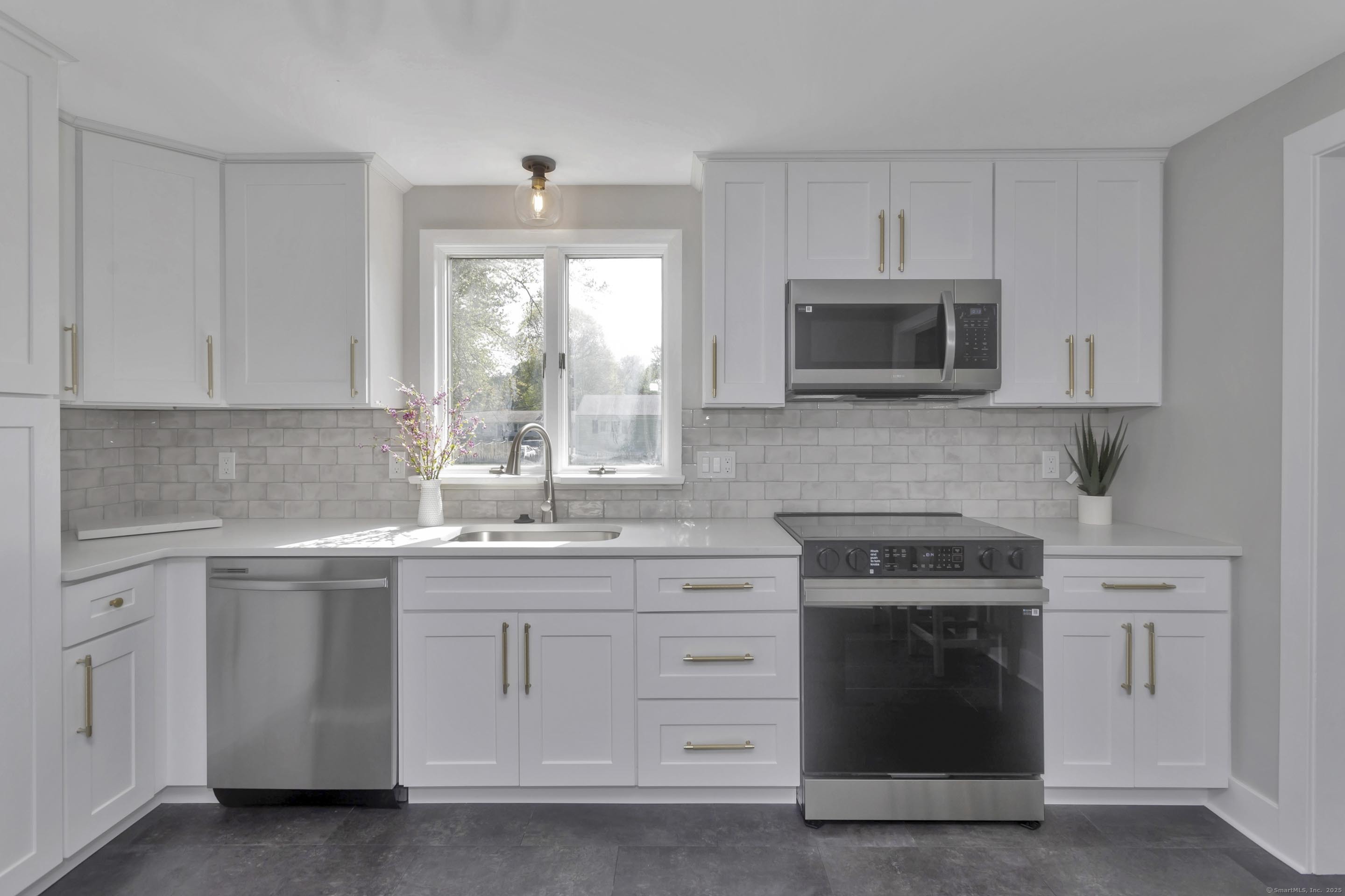 37 Litchfield Drive, Enfield, Connecticut image 4
