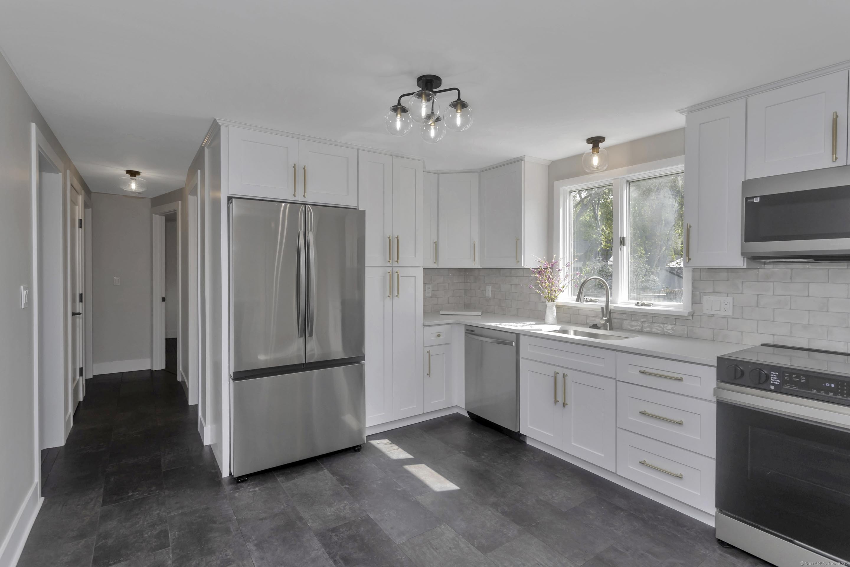 37 Litchfield Drive, Enfield, Connecticut image 5