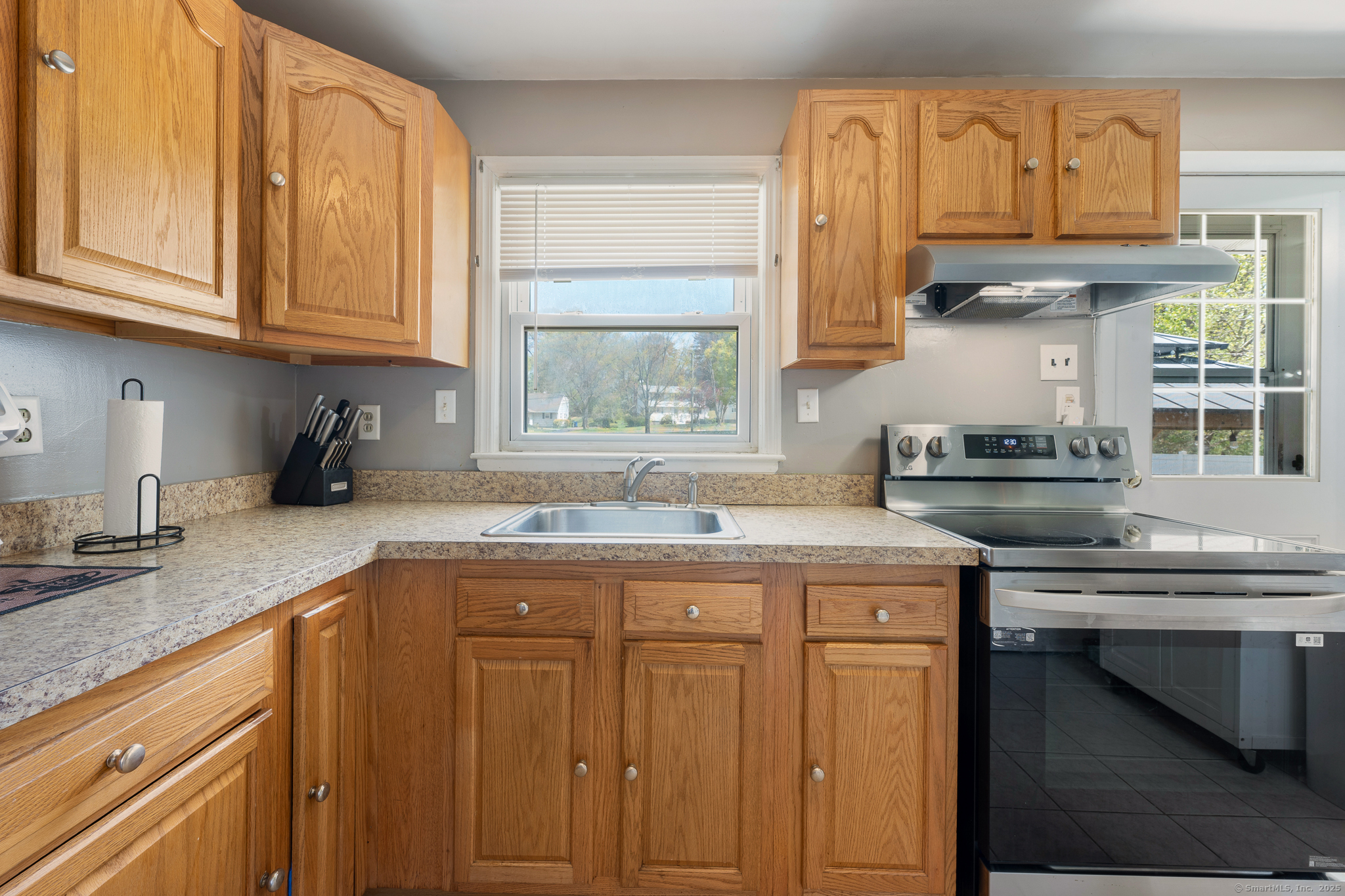 32 Custer Drive, Windsor, Connecticut image 9