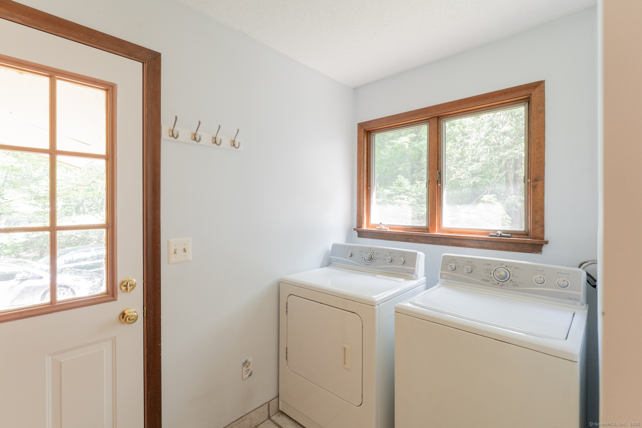 Avon, Connecticut 06001, United States, 3 Bedrooms Bedrooms, ,2 BathroomsBathrooms,Residential,Active,155778