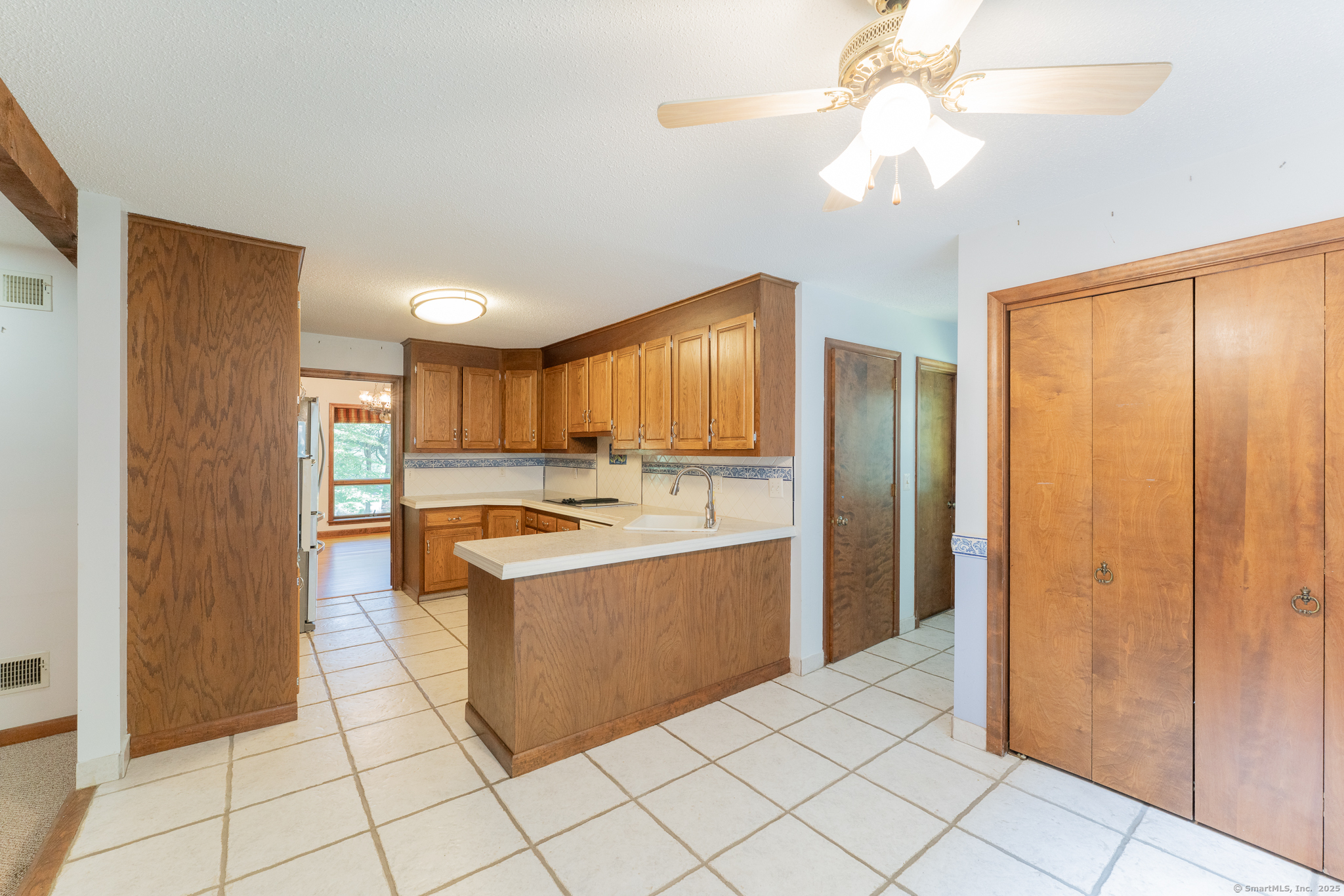 Avon, Connecticut 06001, United States, 3 Bedrooms Bedrooms, ,2 BathroomsBathrooms,Residential,Active,155778