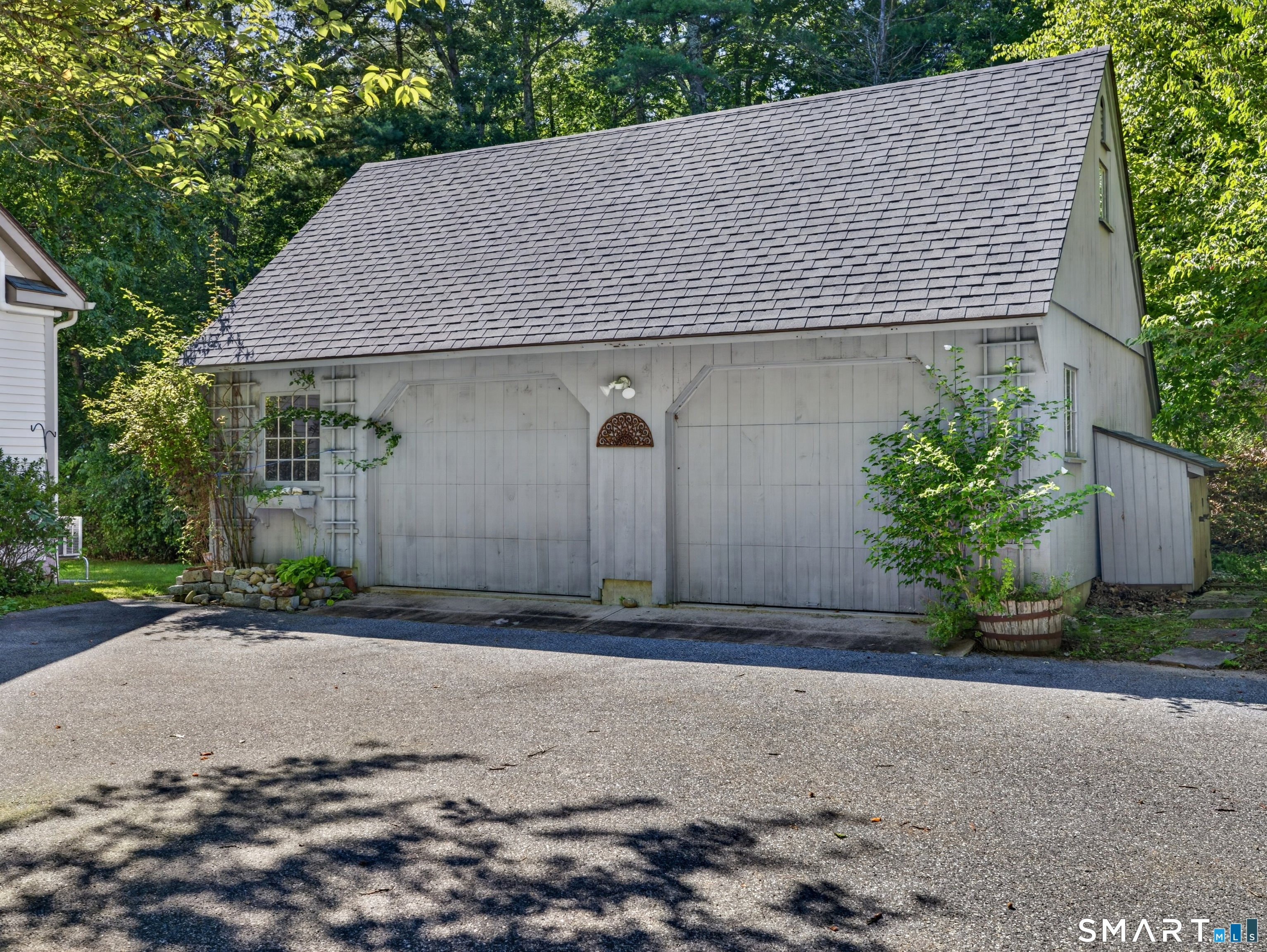 1221 Essex Road