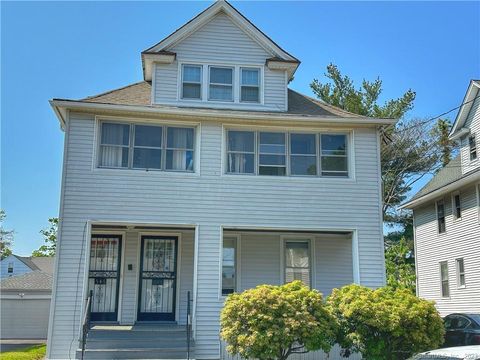 Photo of 546 W Taft Avenue, Bridgeport, CT 06604 (MLS # 24146253)