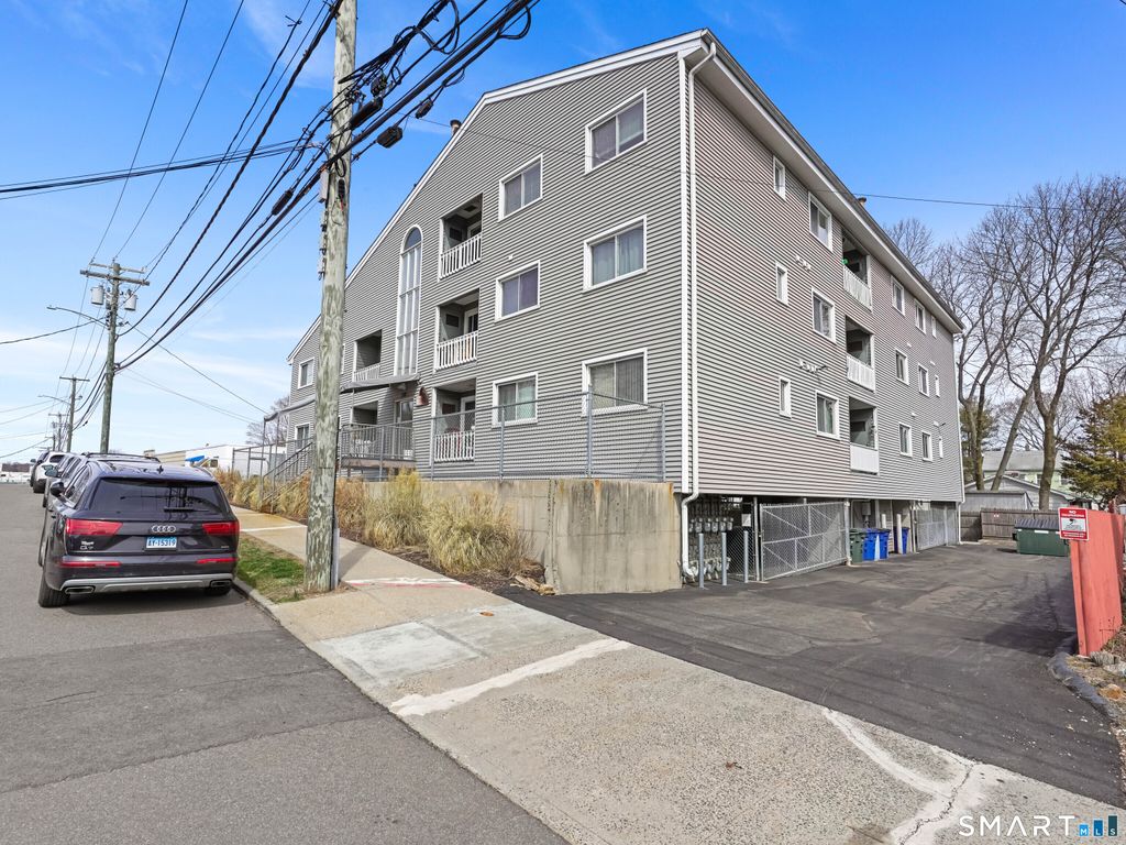 Photo of 132 Bennett Street #APT 302, Bridgeport, CT 06605 (MLS # 24161200)