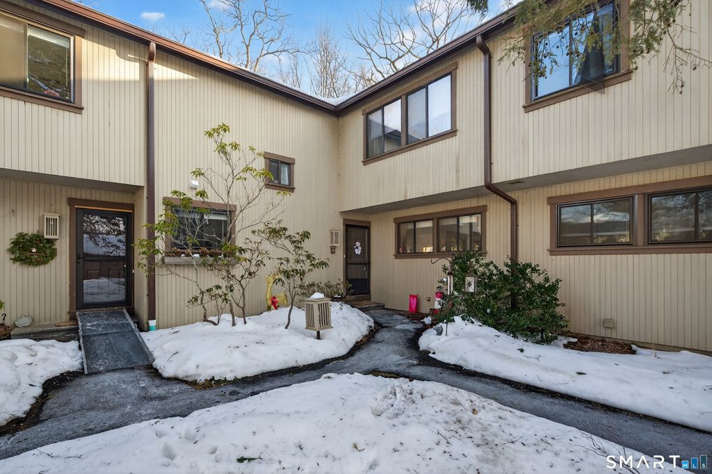 Photo of 9 Upper Commons #9, Woodbury, CT 06798 (MLS # 24154890)