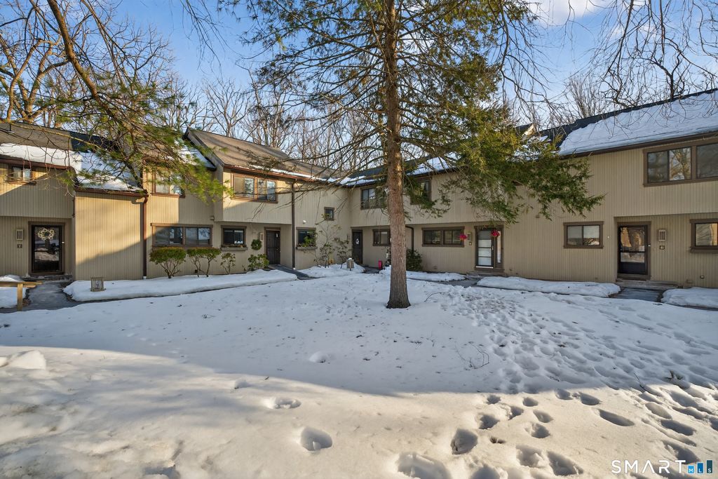 Photo of 9 Upper Commons #9, Woodbury, CT 06798 (MLS # 24154890)