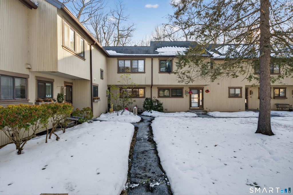 Photo of 9 Upper Commons #9, Woodbury, CT 06798 (MLS # 24154890)