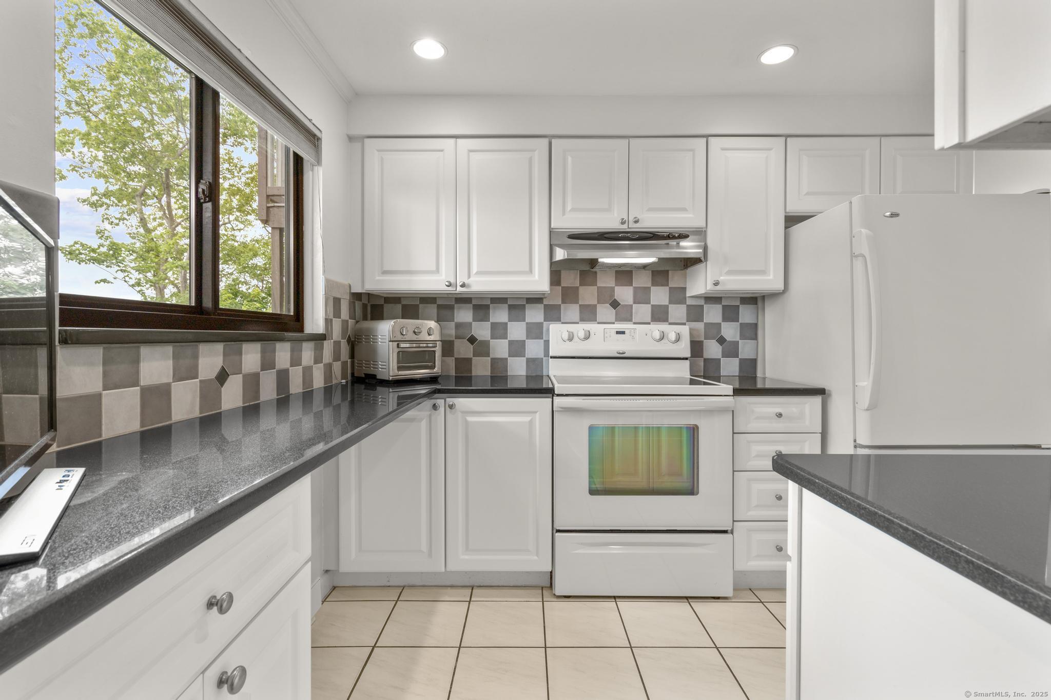 24A Harbour Village #24A, Branford, Connecticut image 10