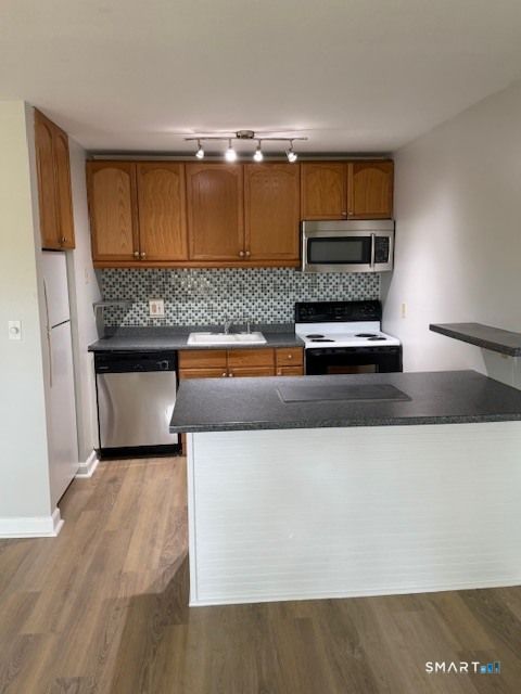 Photo of 239 Old Farms Road #16D, Avon, CT 06001 (MLS # 24176303)