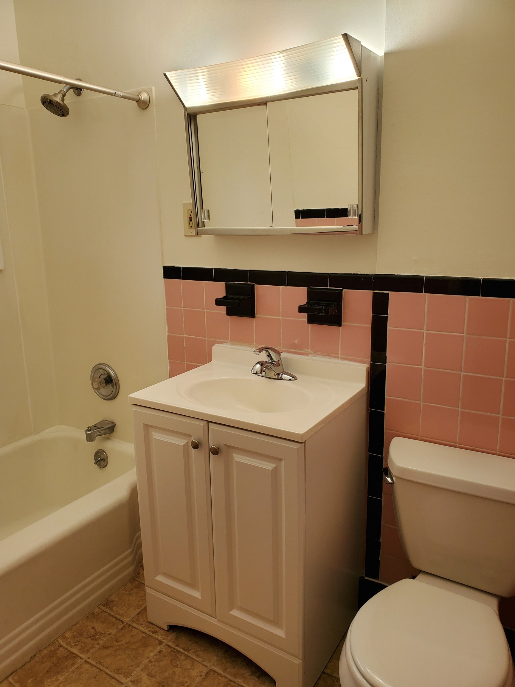 Cheshire, Connecticut 06410, United States, 1 Bedroom Bedrooms, ,1 BathroomBathrooms,Residential,Active,242068