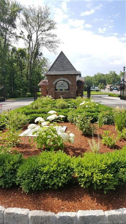 Photo of 5 Yorkshire Court #5, Farmington, CT 06032 (MLS # 24124457)