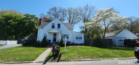 Photo of 1 Middle Street, Waterford, CT 06385 (MLS # 24155509)