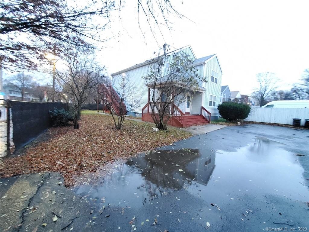 Congress Avenue 1, New Haven, Connecticut - 5 Bedrooms  
3 Bathrooms  
7 Rooms - 