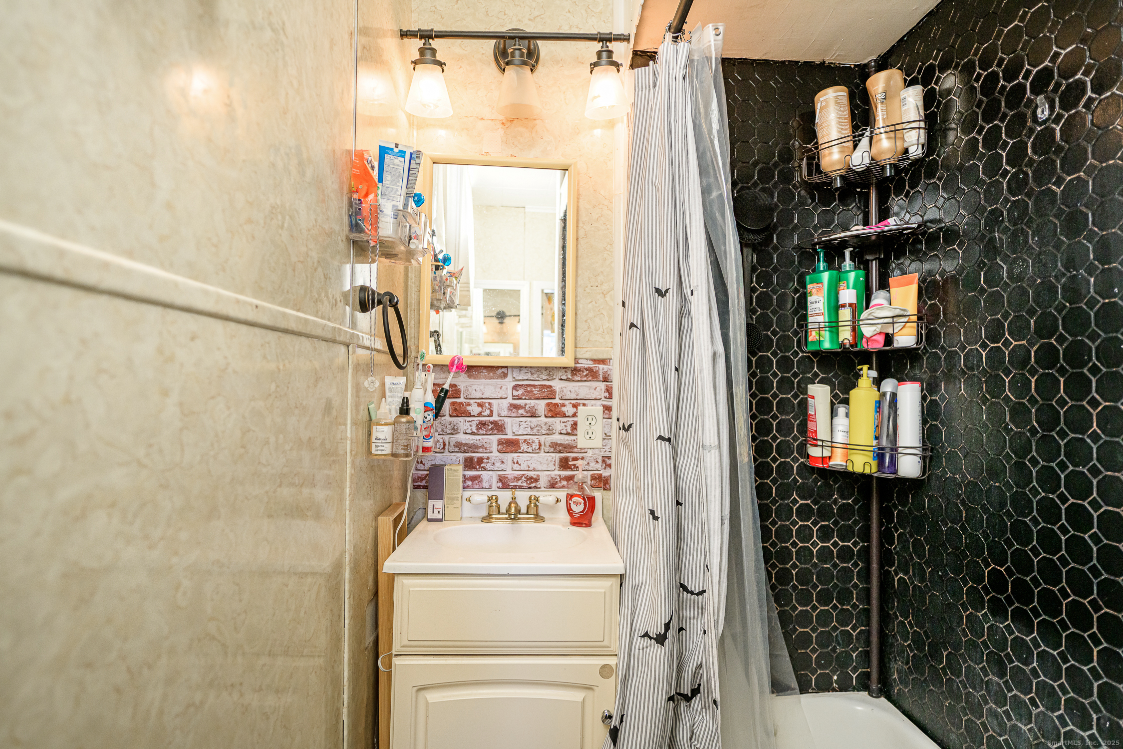 Plainfield, Connecticut 06374, United States, 3 Bedrooms Bedrooms, ,1 BathroomBathrooms,Residential,Active,246763