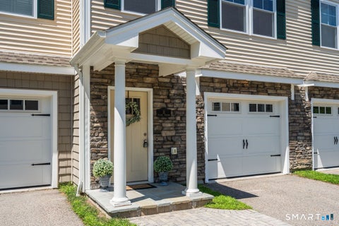 Photo of 11 Village Crossing #11, East Lyme, CT 06357 (MLS # 24196482)