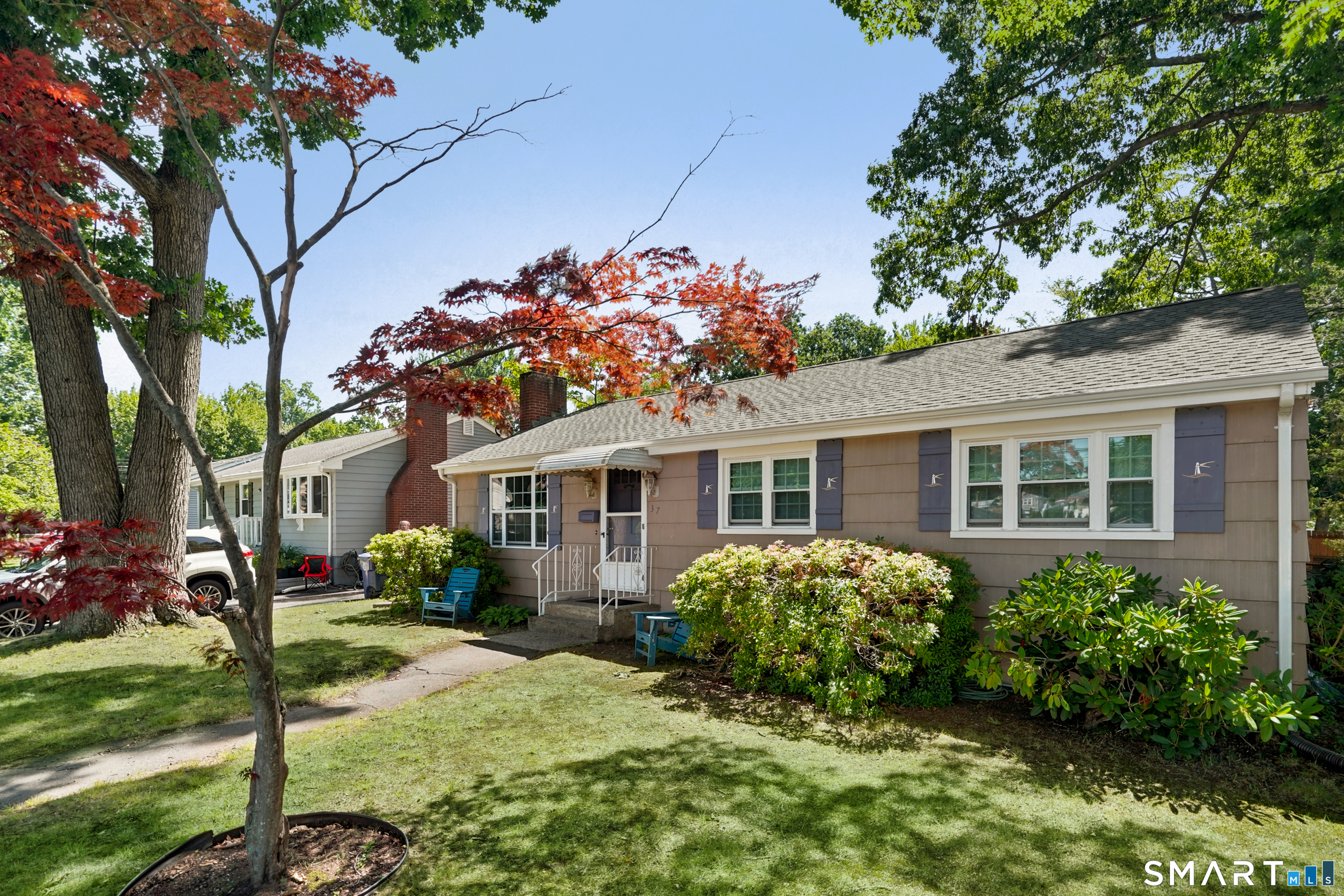 37 Roosevelt Avenue