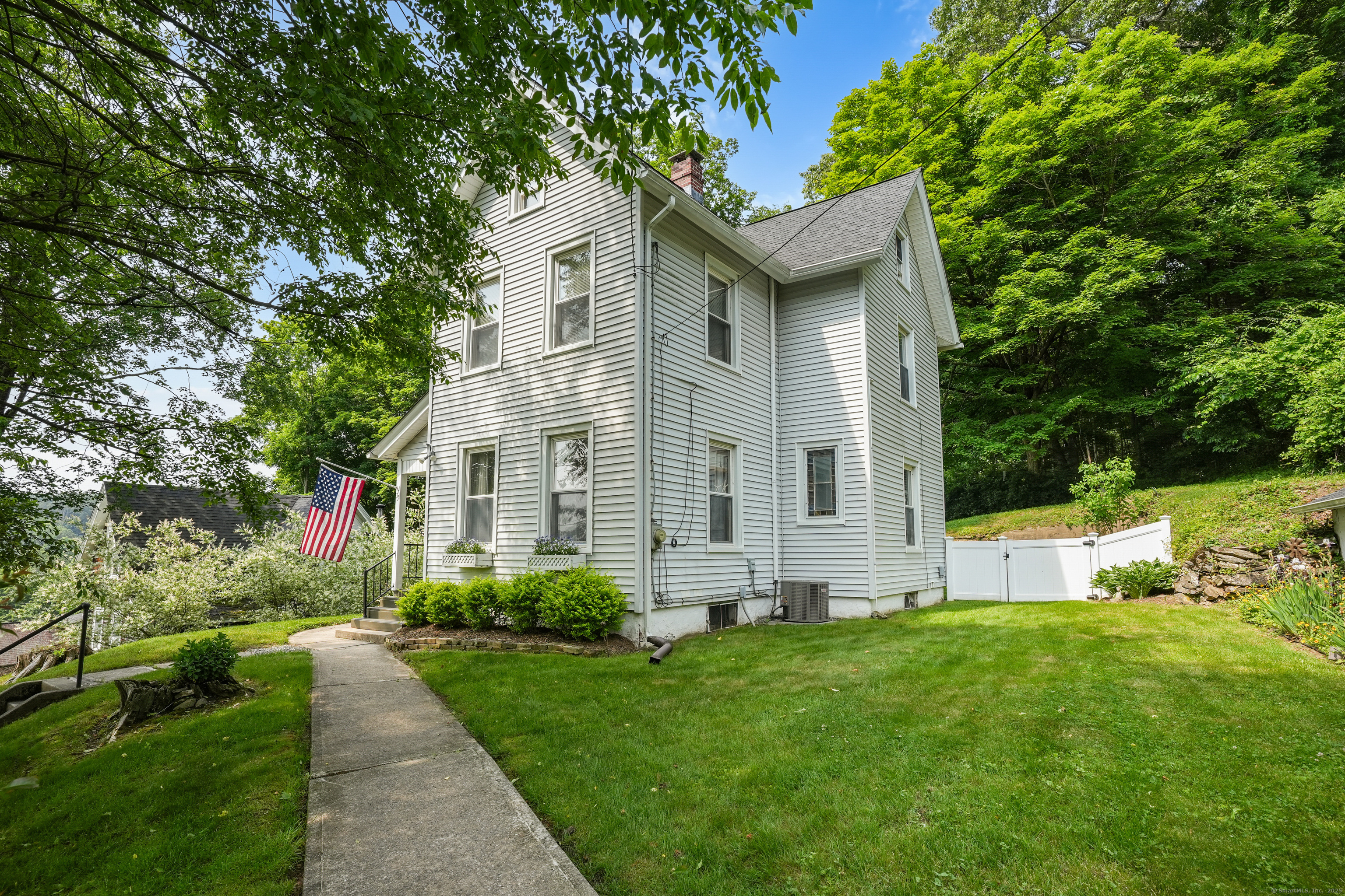 33 Swan Avenue
