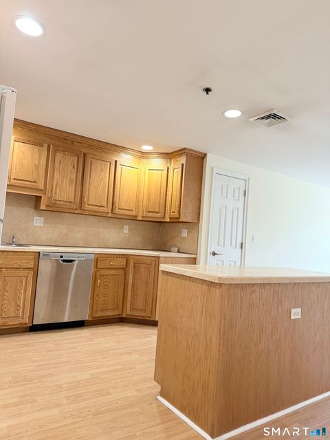 Condo For Sale - 380 Main Street #13<br/> Wallingford, CT 06492