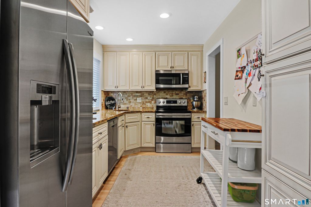 Photo of 202 Soundview Avenue #14, Stamford, CT 06902 (MLS # 24188530)
