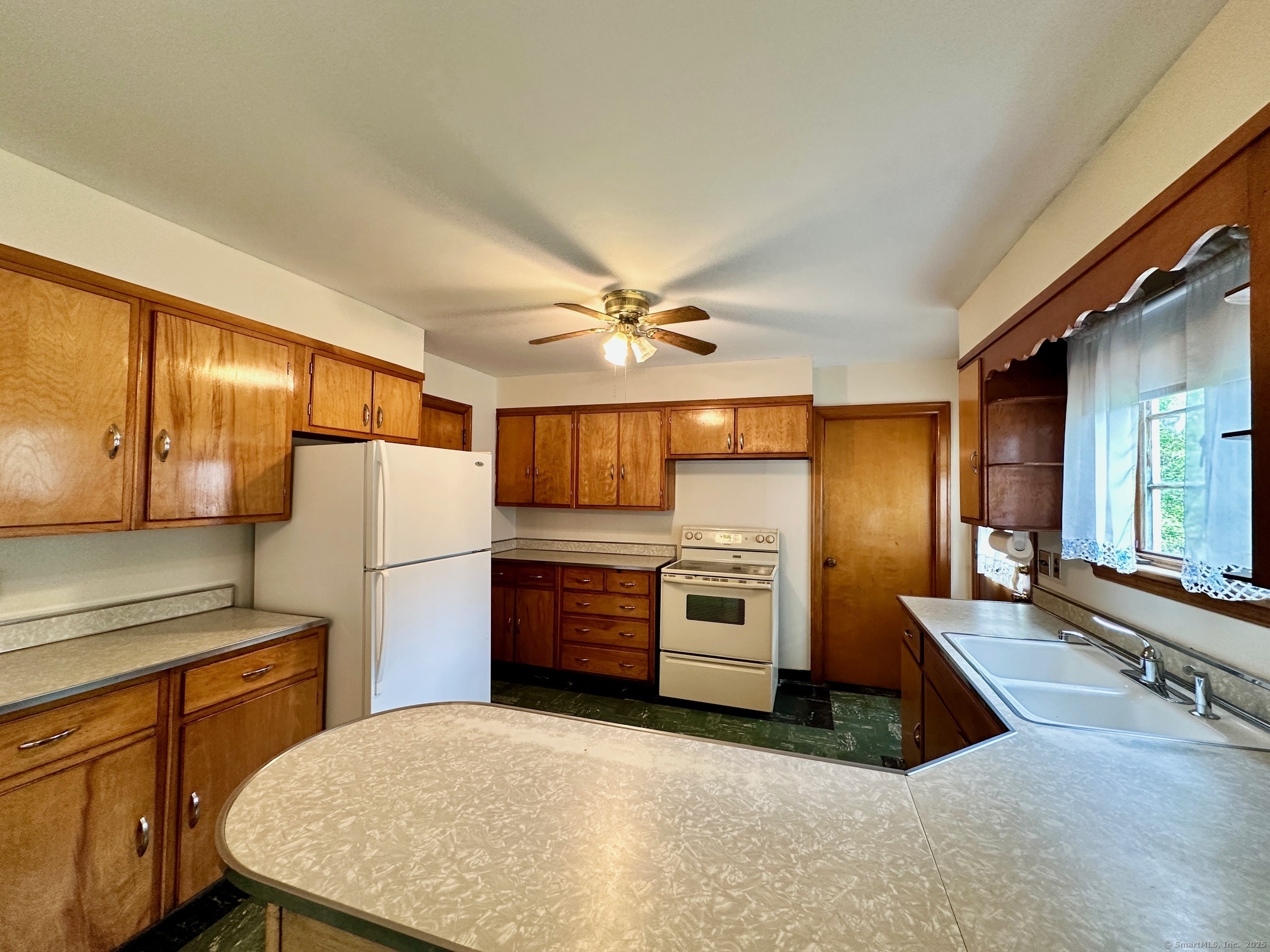 32 Broad Brook Road, East Windsor, Connecticut image 10