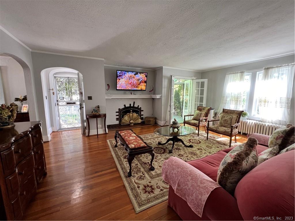 Photo 3 of 35 of 340 Glenbrook Road house