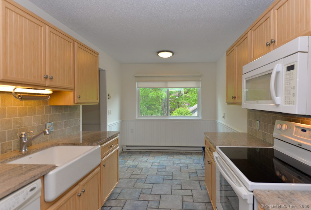 881 Heritage Village #B, Southbury, Connecticut image 9
