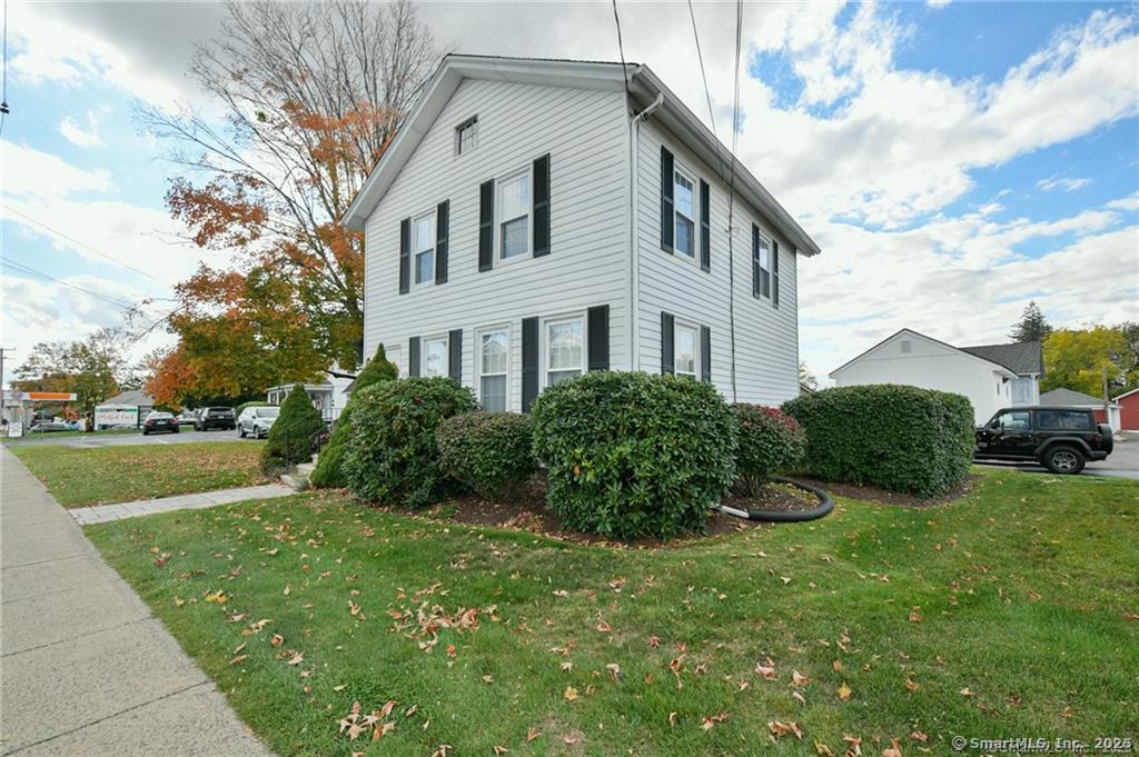 Rental Property at Maple Avenue, Cheshire, Connecticut - Bedrooms: 3 
Bathrooms: 3.5 
Rooms: 10  - $2,450 MO.