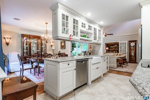 Tiny photo for 2 Bramble Bush #2, Avon, CT 06001 (MLS # 24149337)