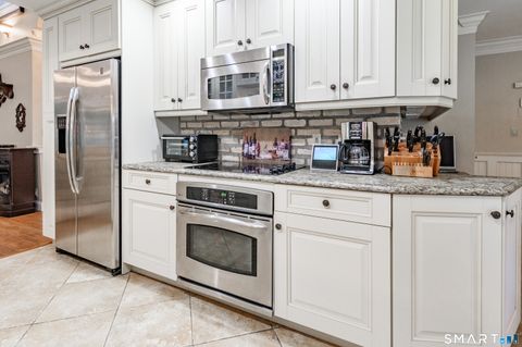 Tiny photo for 2 Bramble Bush #2, Avon, CT 06001 (MLS # 24149337)