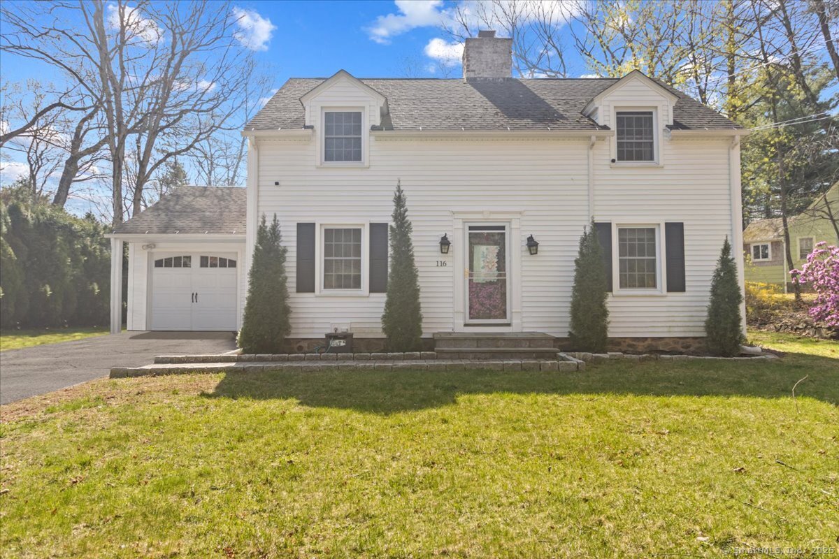 Gaylord Drive, Waterbury, Connecticut - 3 Bedrooms  
2 Bathrooms  
6 Rooms - 
