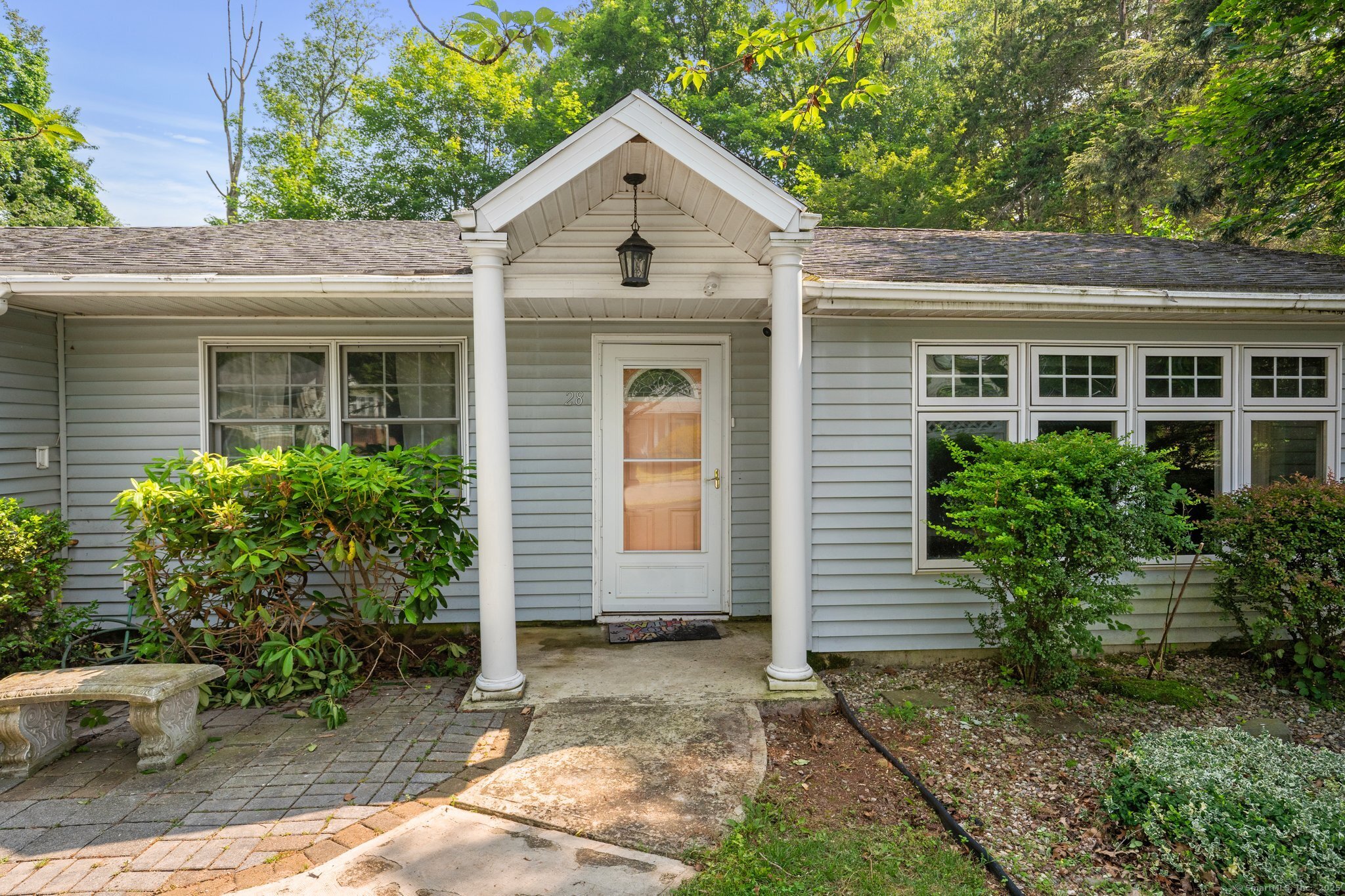 Tanglewood Drive, Hamden, Connecticut - 3 Bedrooms  
2 Bathrooms  
6 Rooms - 