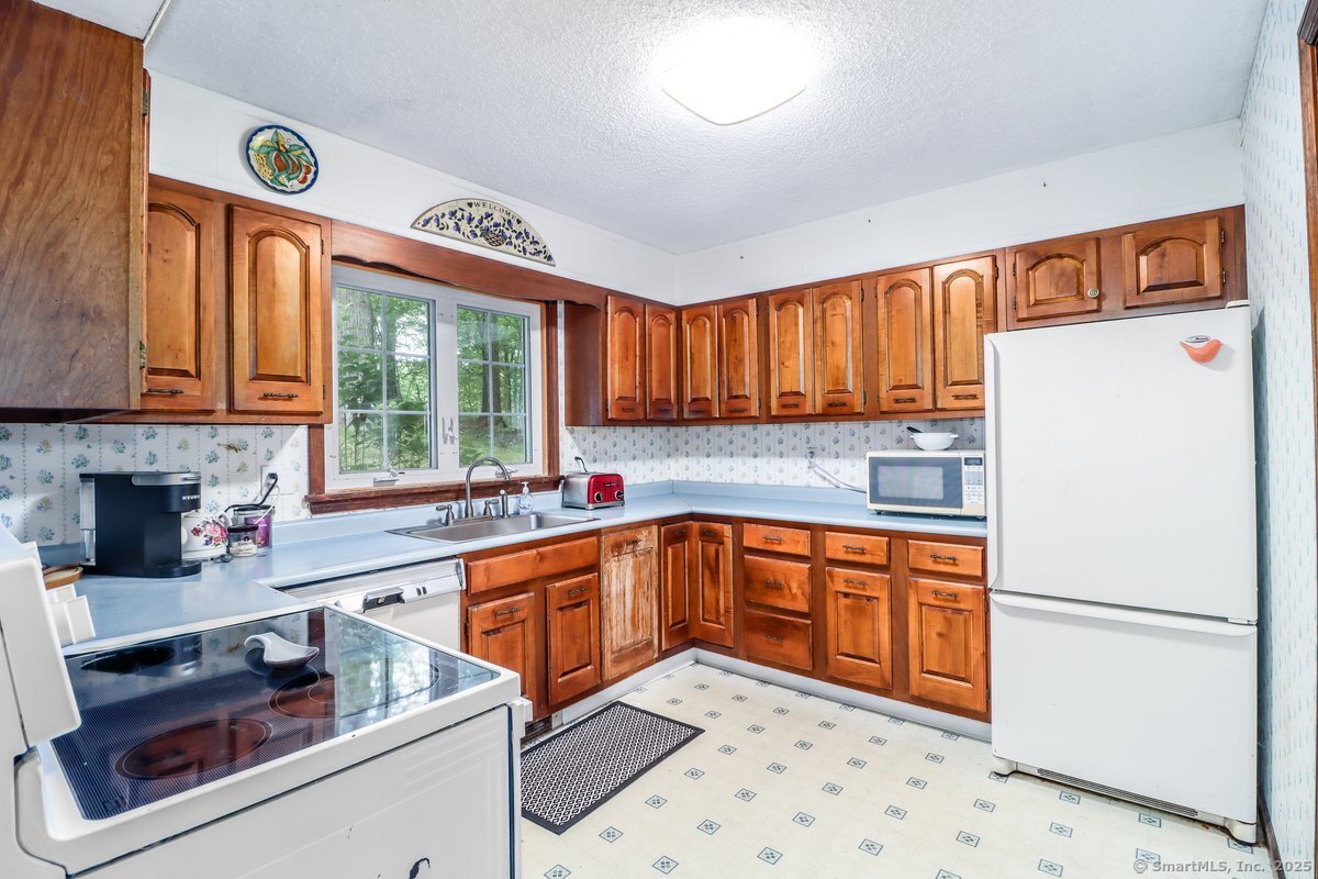 21 New Preston Hill Road