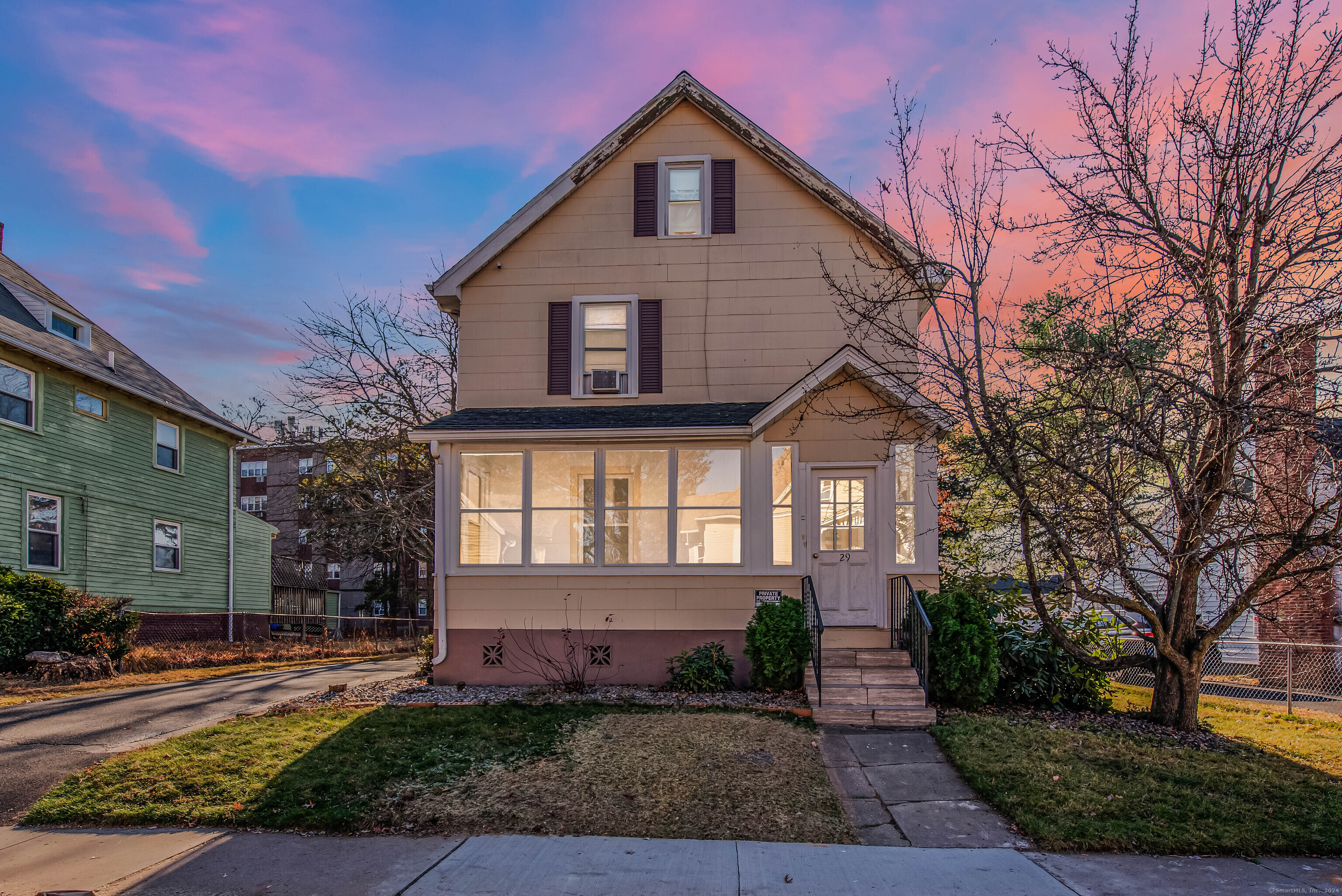 29 Stanley Street, East Hartford, Connecticut - 4 Bedrooms  
2 Bathrooms  
8 Rooms - 