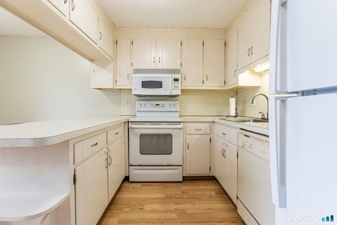 Tiny photo for 71 White Oak Avenue #APT B6, Plainville, CT 06062 (MLS # 24154844)