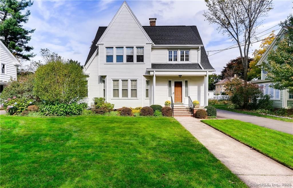 Photo of 1975 Chapel Street, New Haven, CT 06515 (MLS # 24139317)