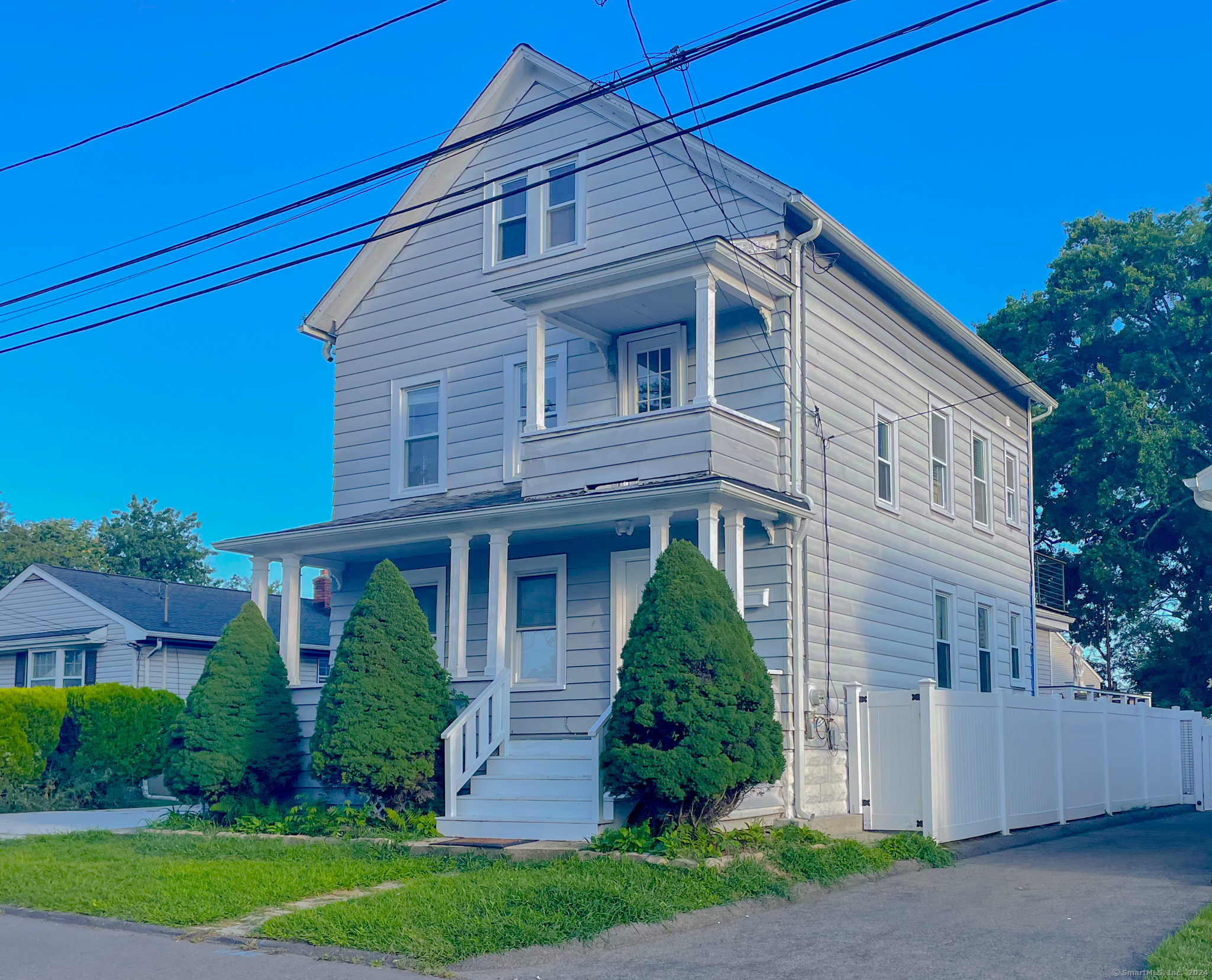 128 Victory Street 2, Stratford, Connecticut - 3 Bedrooms  
2 Bathrooms  
5 Rooms - 