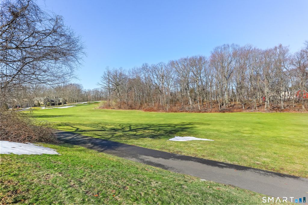 Photo of 639 Onondaga Lane #B, Stratford, CT 06614 (MLS # 24151103)