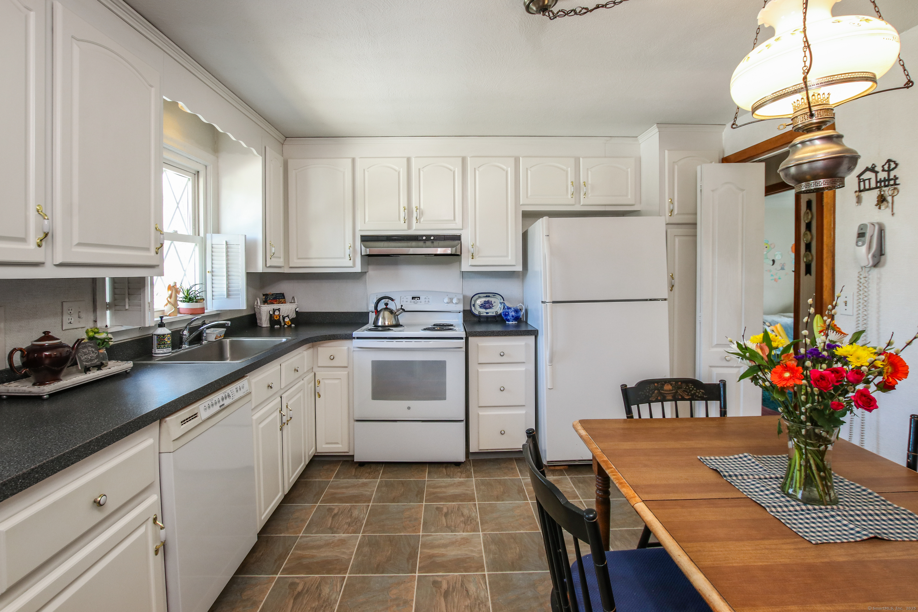 36 Carriage Drive, East Hartford, Connecticut image 13