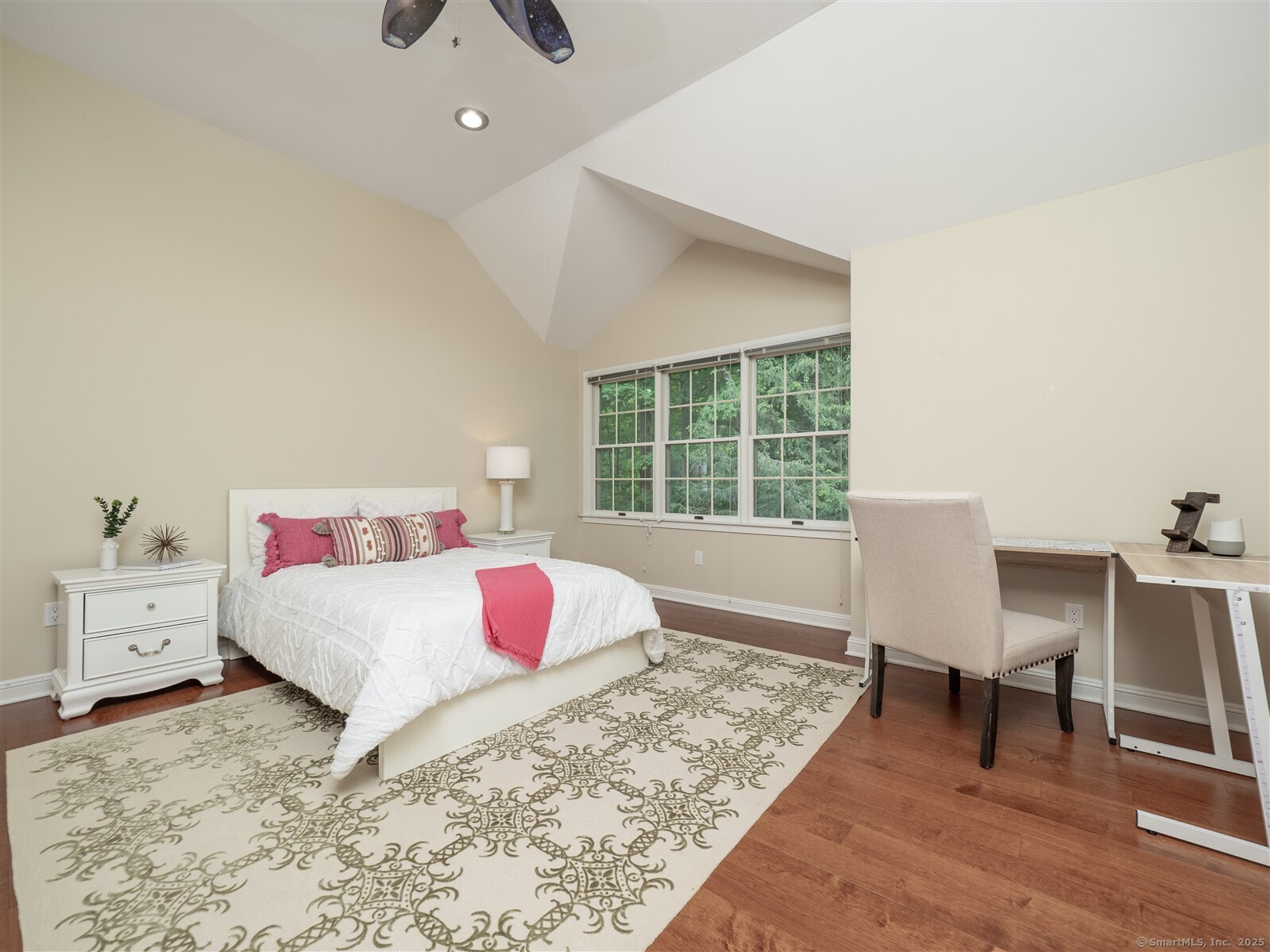 Wilton, Connecticut 06897, United States, 3 Bedrooms Bedrooms, ,3 BathroomsBathrooms,Residential,Active,166609