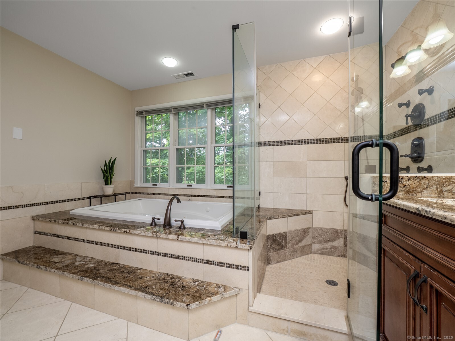 Wilton, Connecticut 06897, United States, 3 Bedrooms Bedrooms, ,3 BathroomsBathrooms,Residential,Active,166609