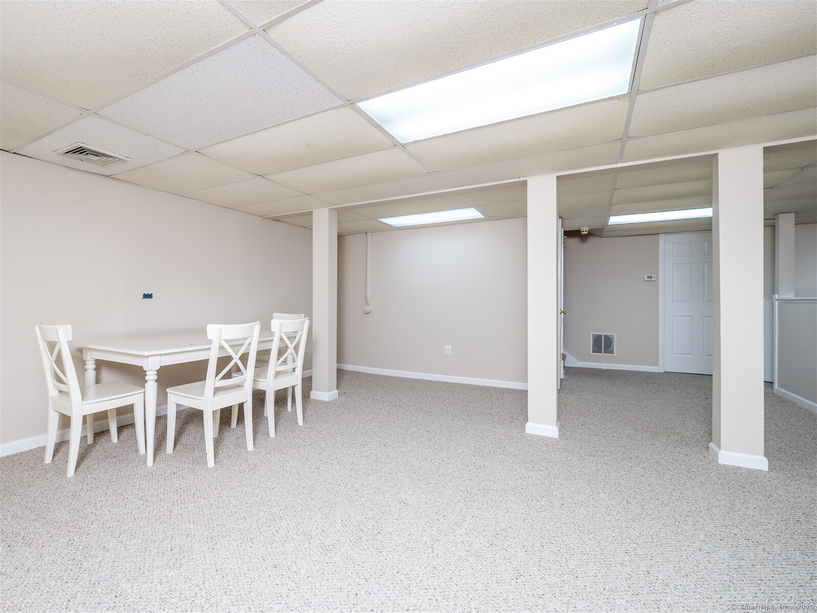 Wilton, Connecticut 06897, United States, 3 Bedrooms Bedrooms, ,3 BathroomsBathrooms,Residential,Active,166609