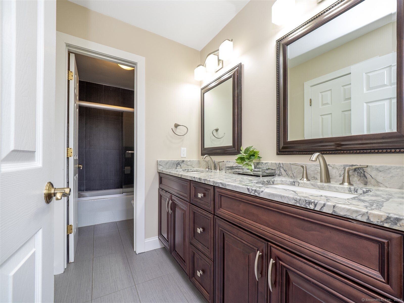 Wilton, Connecticut 06897, United States, 3 Bedrooms Bedrooms, ,3 BathroomsBathrooms,Residential,Active,166609