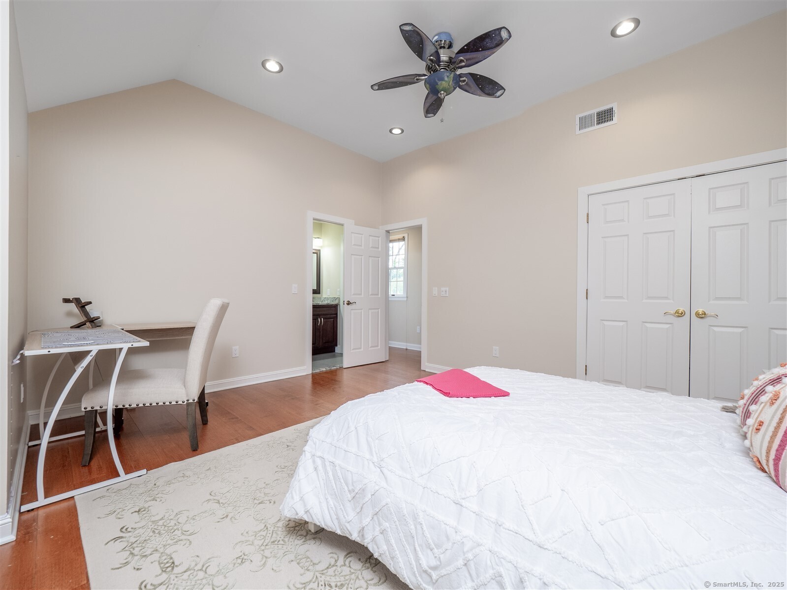 Wilton, Connecticut 06897, United States, 3 Bedrooms Bedrooms, ,3 BathroomsBathrooms,Residential,Active,166609