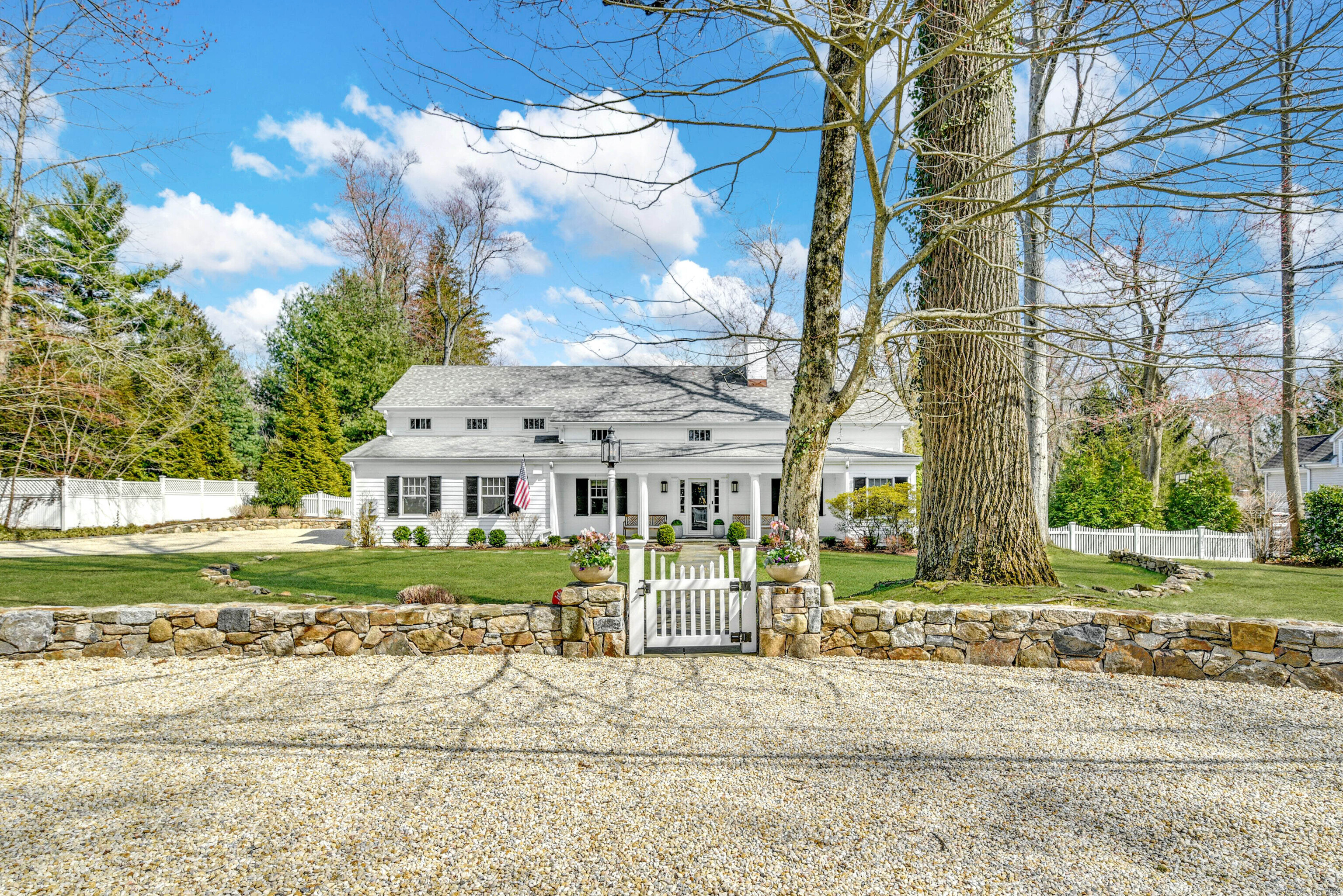 Property for Sale at 9 Woods End Road, Darien, Connecticut - Bedrooms: 5 
Bathrooms: 5 
Rooms: 11  - $2,475,000