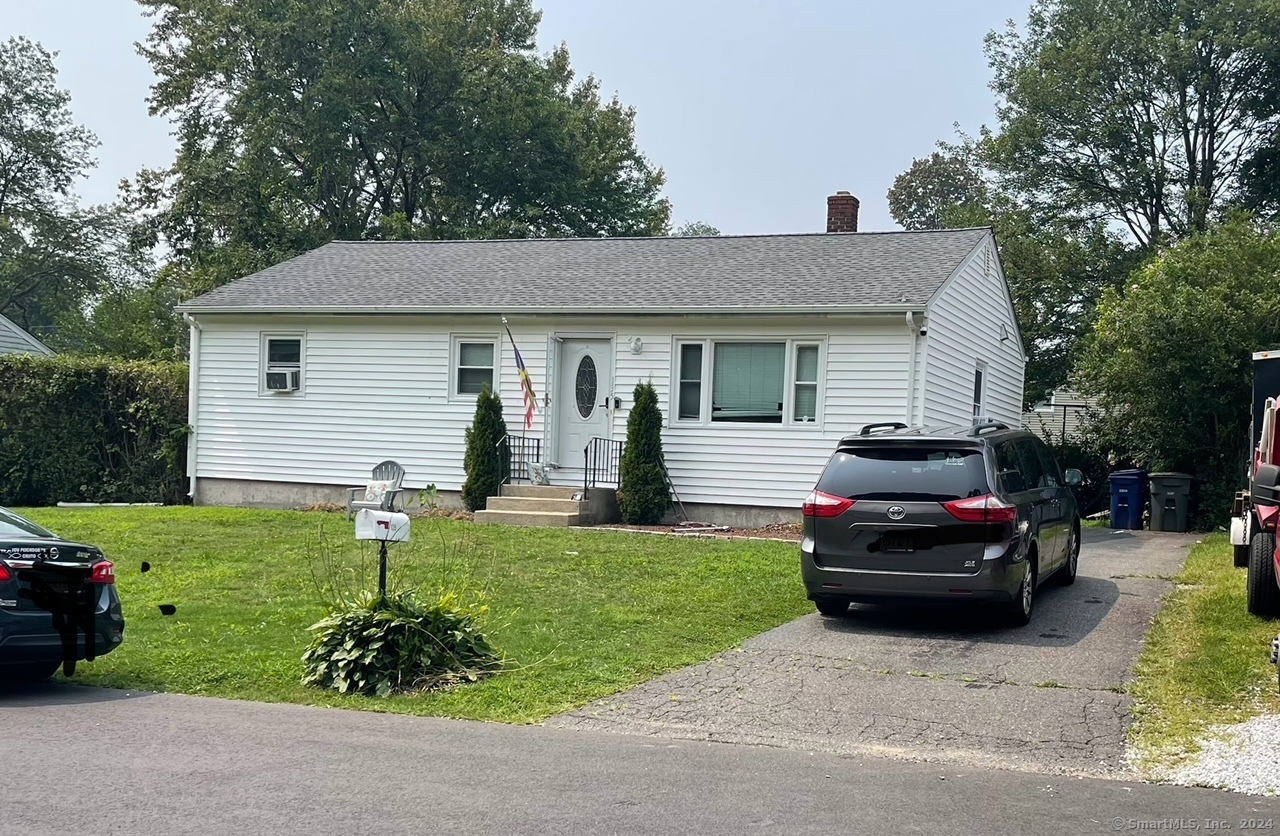 Property for Sale at 135 Macon Drive, Bridgeport, Connecticut - Bedrooms: 3 
Bathrooms: 2 
Rooms: 6  - $365,000