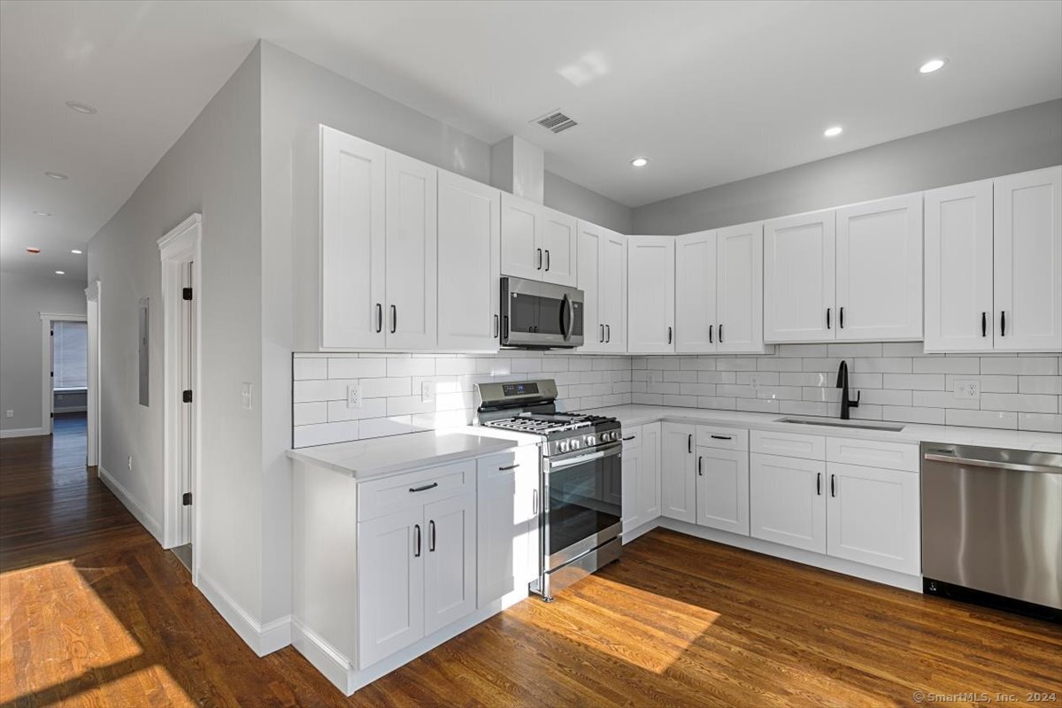 Rental Property at Maple Street 2, New Haven, Connecticut - Bedrooms: 4 
Bathrooms: 2 
Rooms: 6  - $3,200 MO.