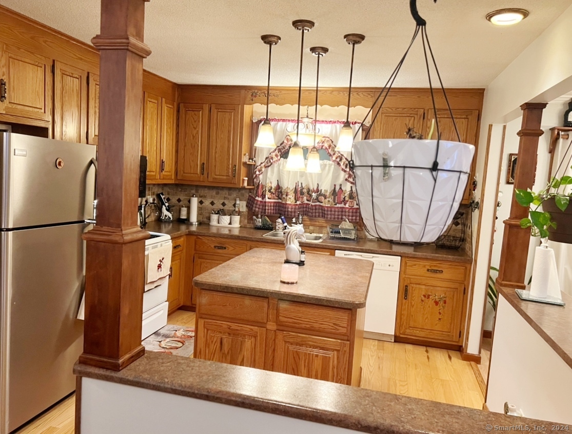 26 Mohican Lane, Bristol, Connecticut image 8