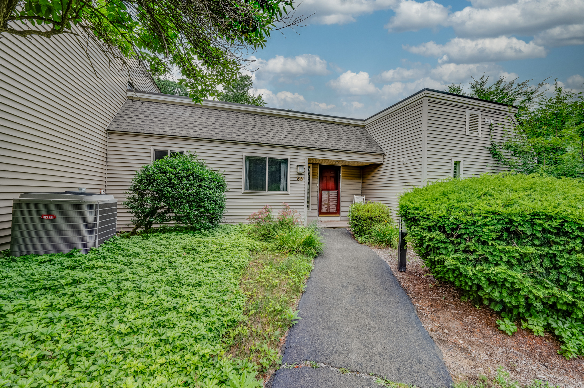 Property for Sale at 58 Library Lane 58, Simsbury, Connecticut - Bedrooms: 2 
Bathrooms: 2 
Rooms: 5  - $279,000