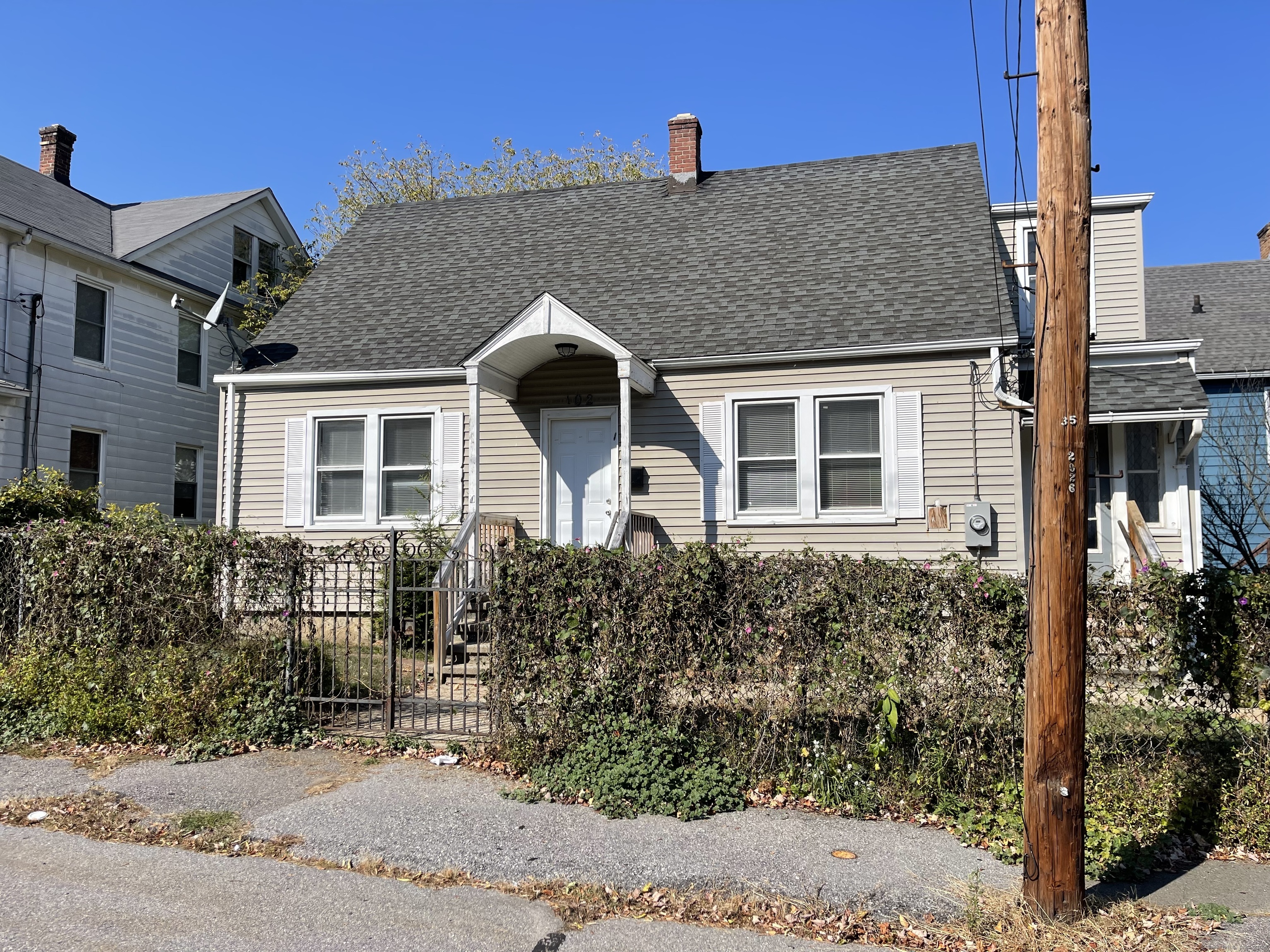 194 Washington Avenue, Torrington, Connecticut - 2 Bedrooms  
2 Bathrooms  
5 Rooms - 